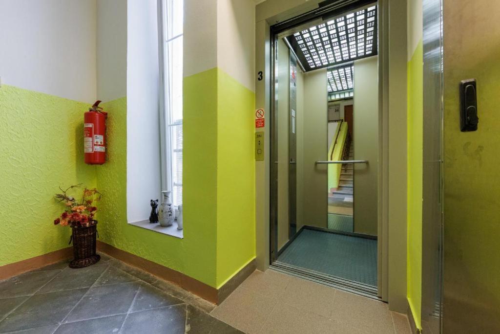 Promenade View Apartment كارلوفي فاري المظهر الخارجي الصورة